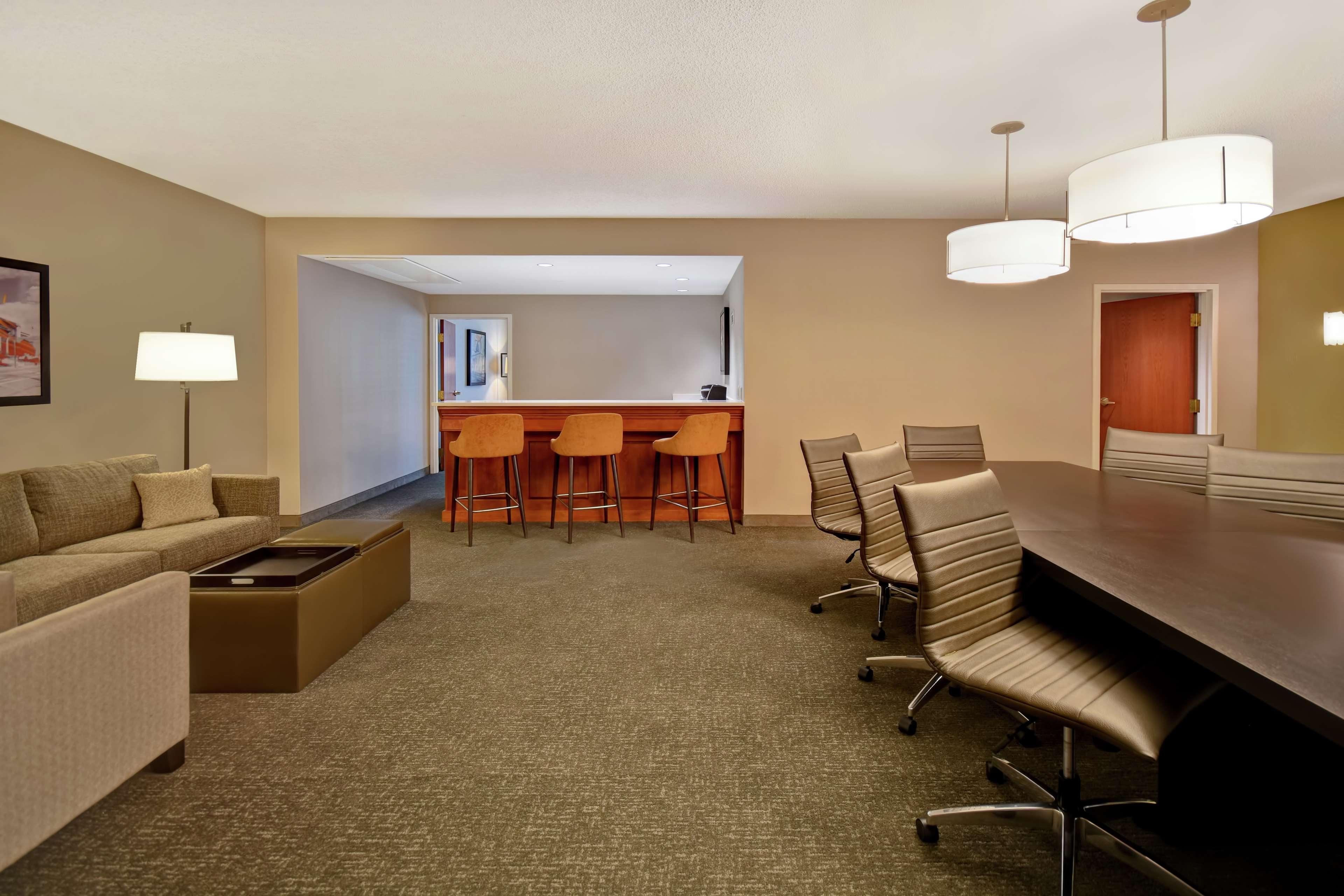 Embassy Suites Little Rock Buitenkant foto