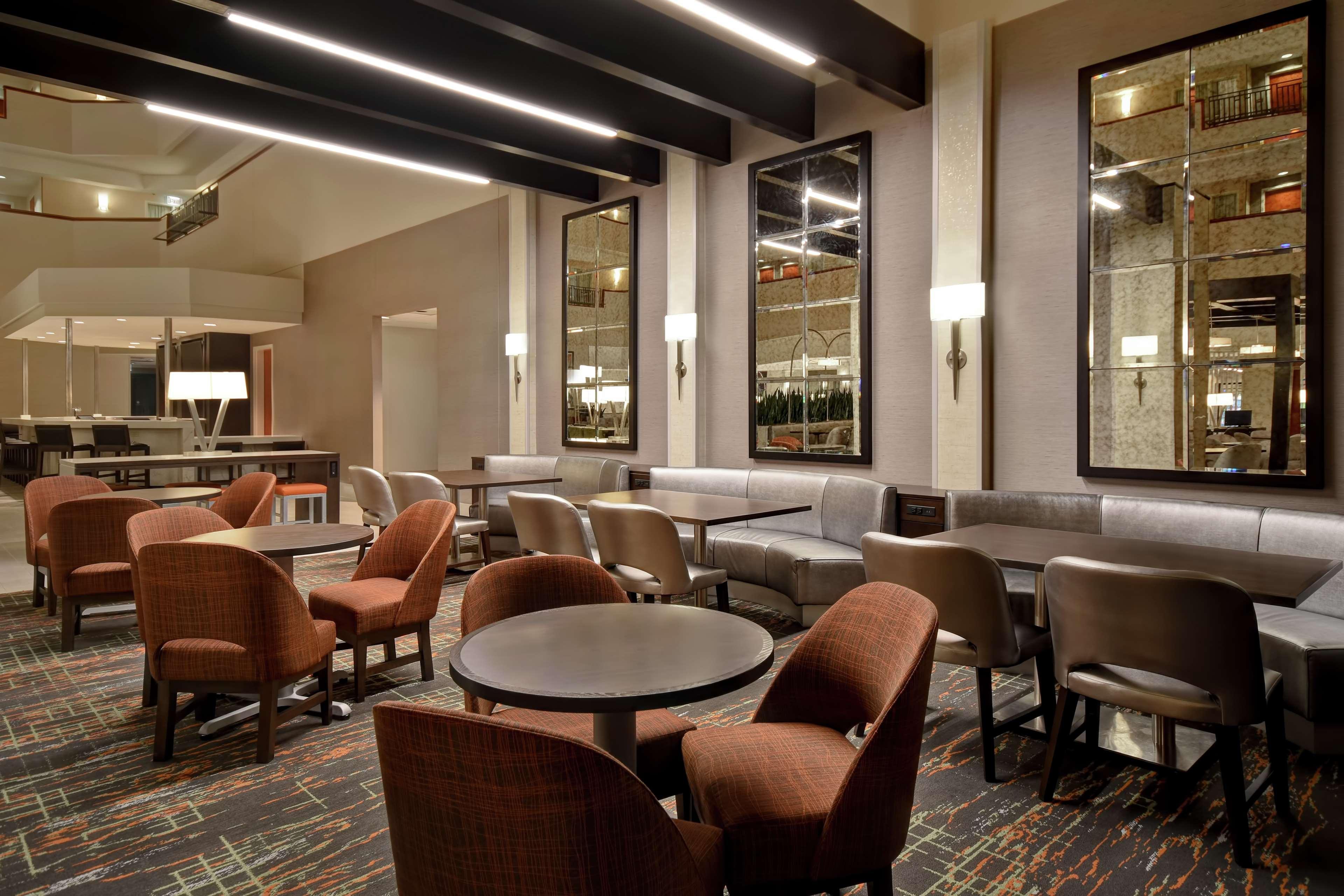 Embassy Suites Little Rock Buitenkant foto