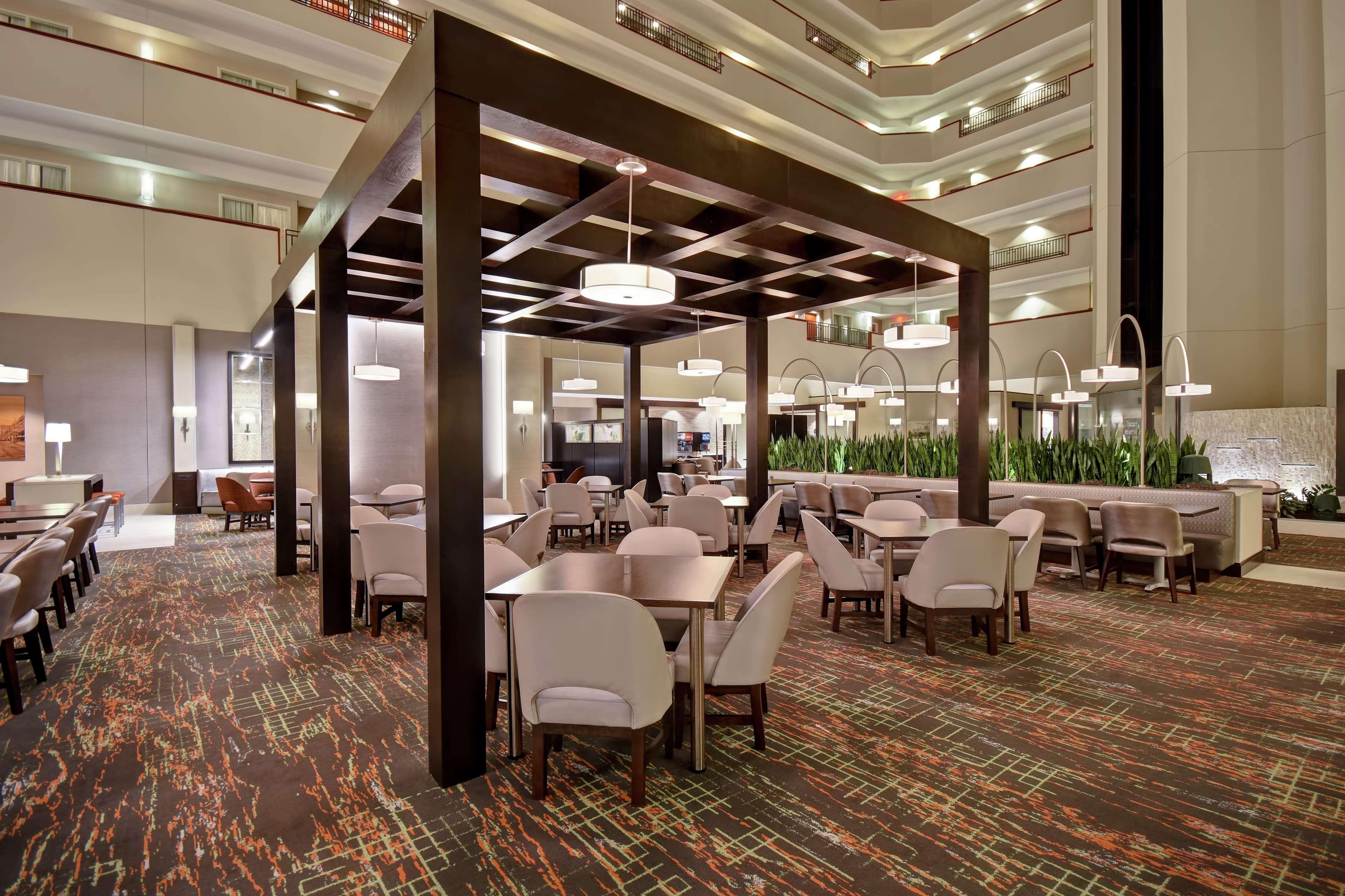 Embassy Suites Little Rock Buitenkant foto
