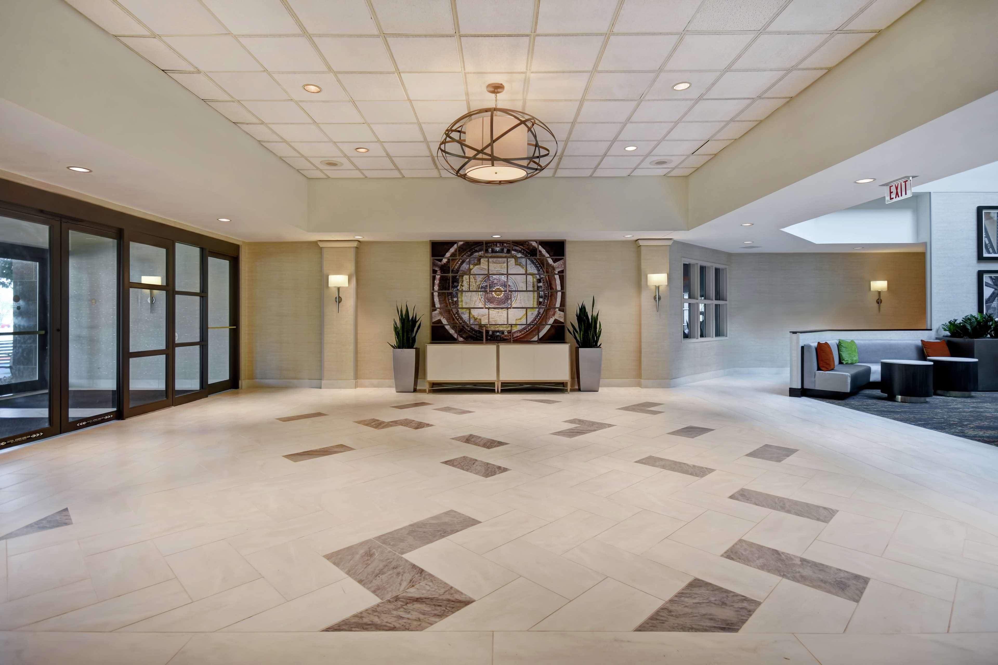 Embassy Suites Little Rock Buitenkant foto