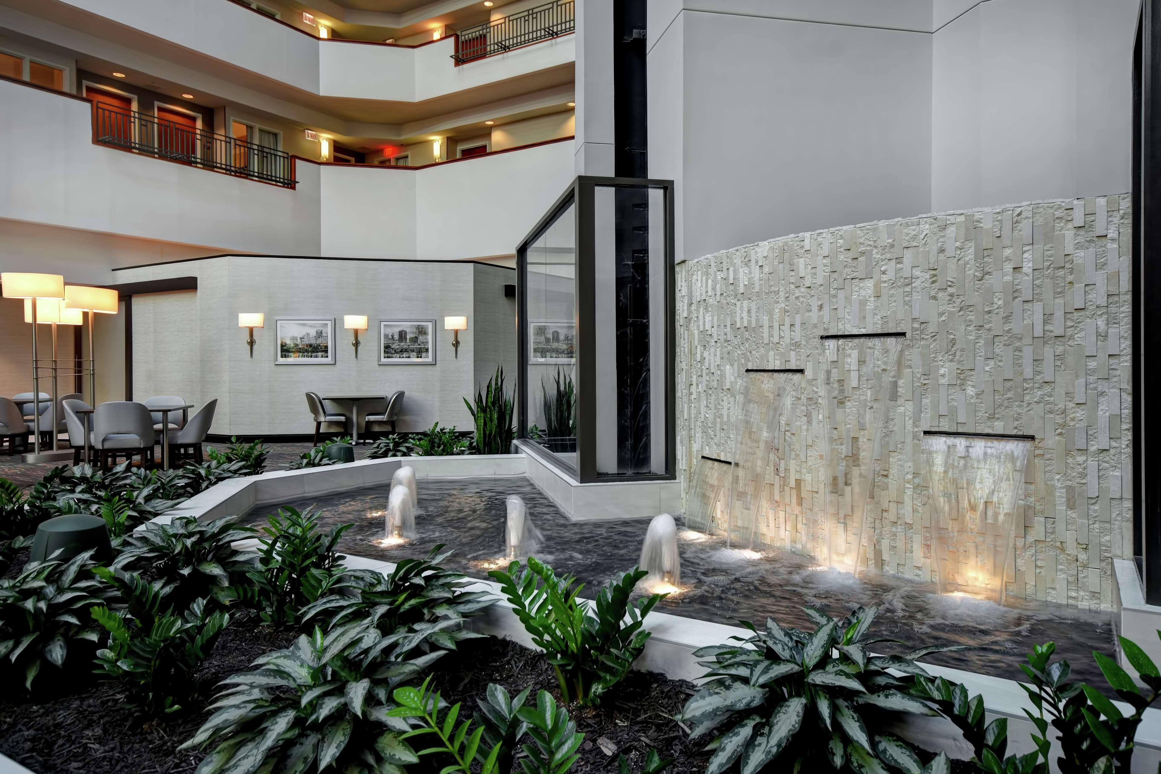 Embassy Suites Little Rock Buitenkant foto