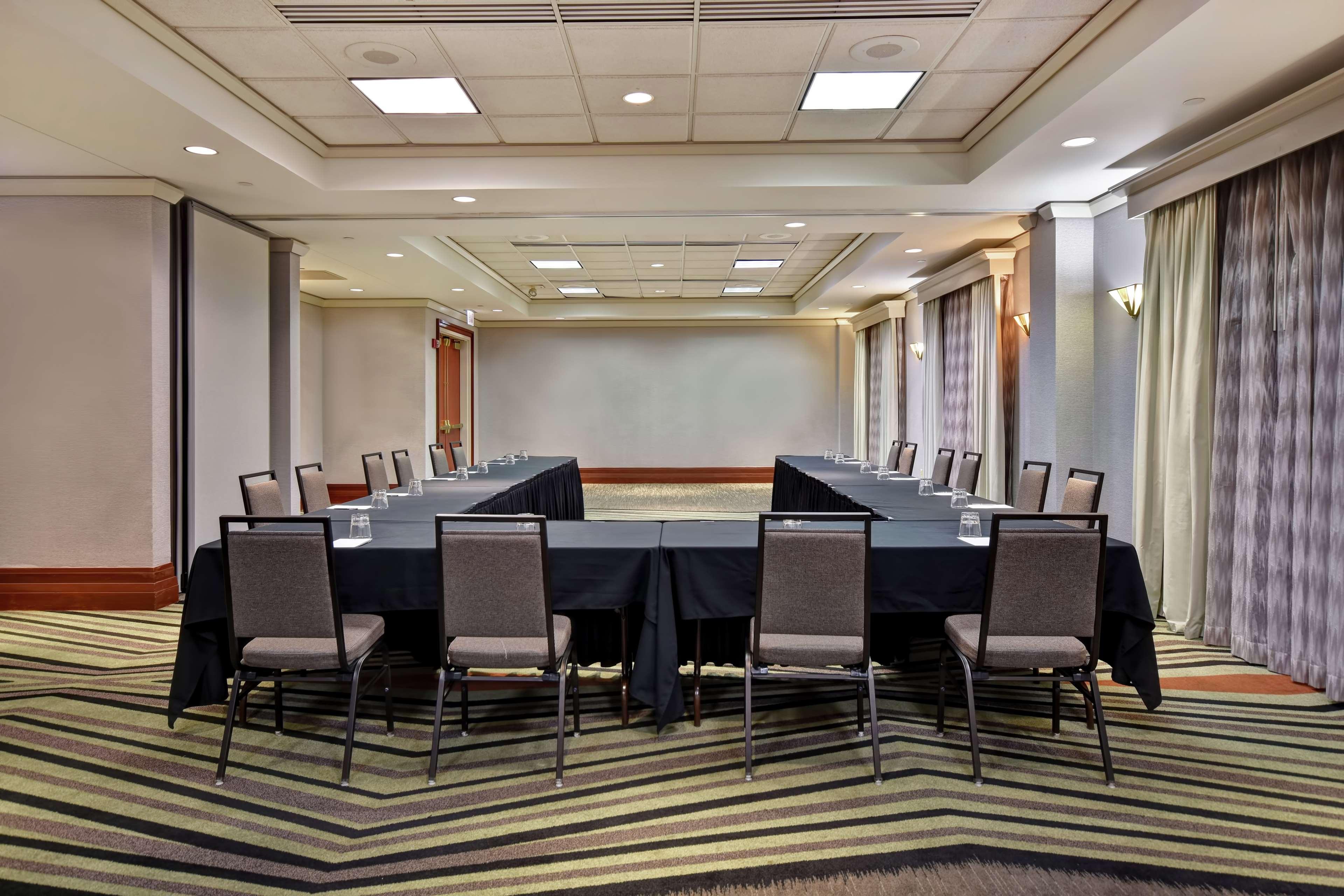 Embassy Suites Little Rock Buitenkant foto
