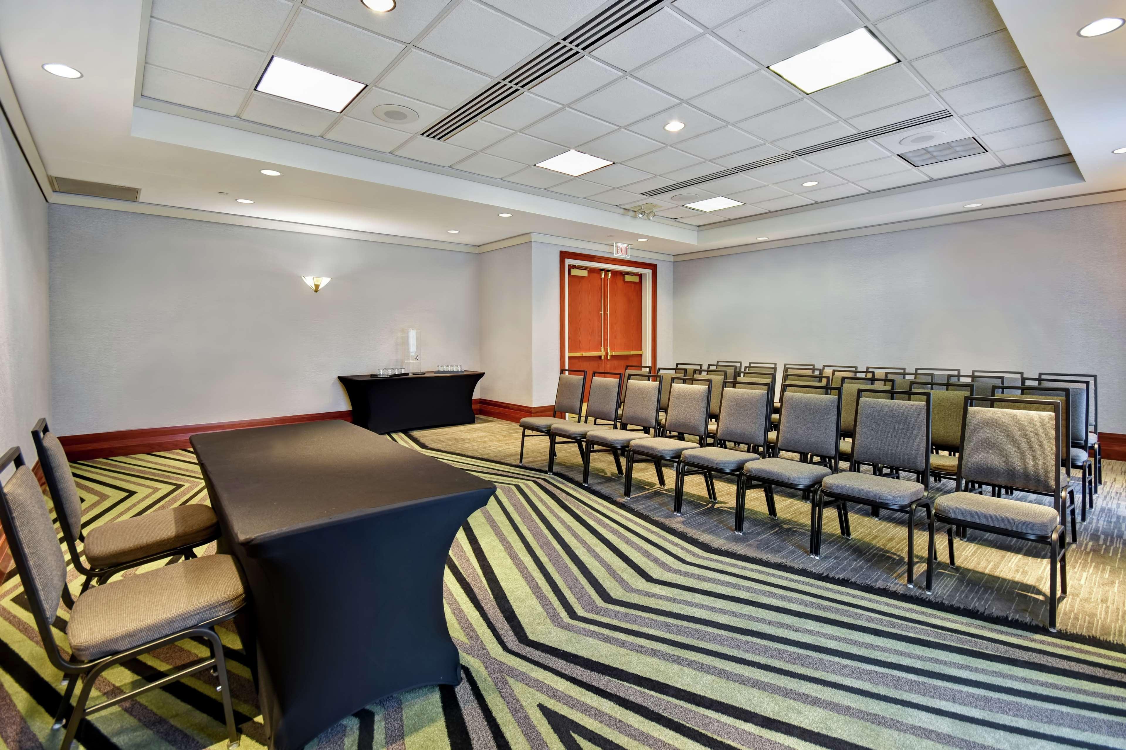 Embassy Suites Little Rock Buitenkant foto