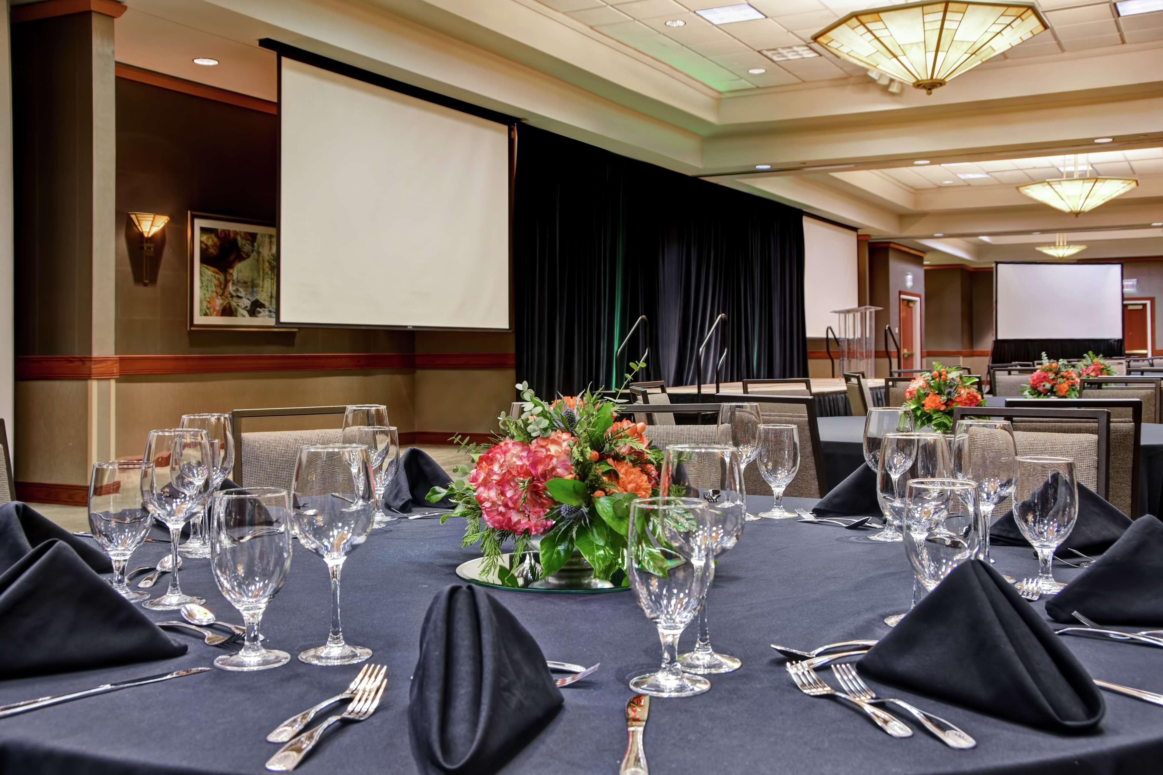 Embassy Suites Little Rock Buitenkant foto