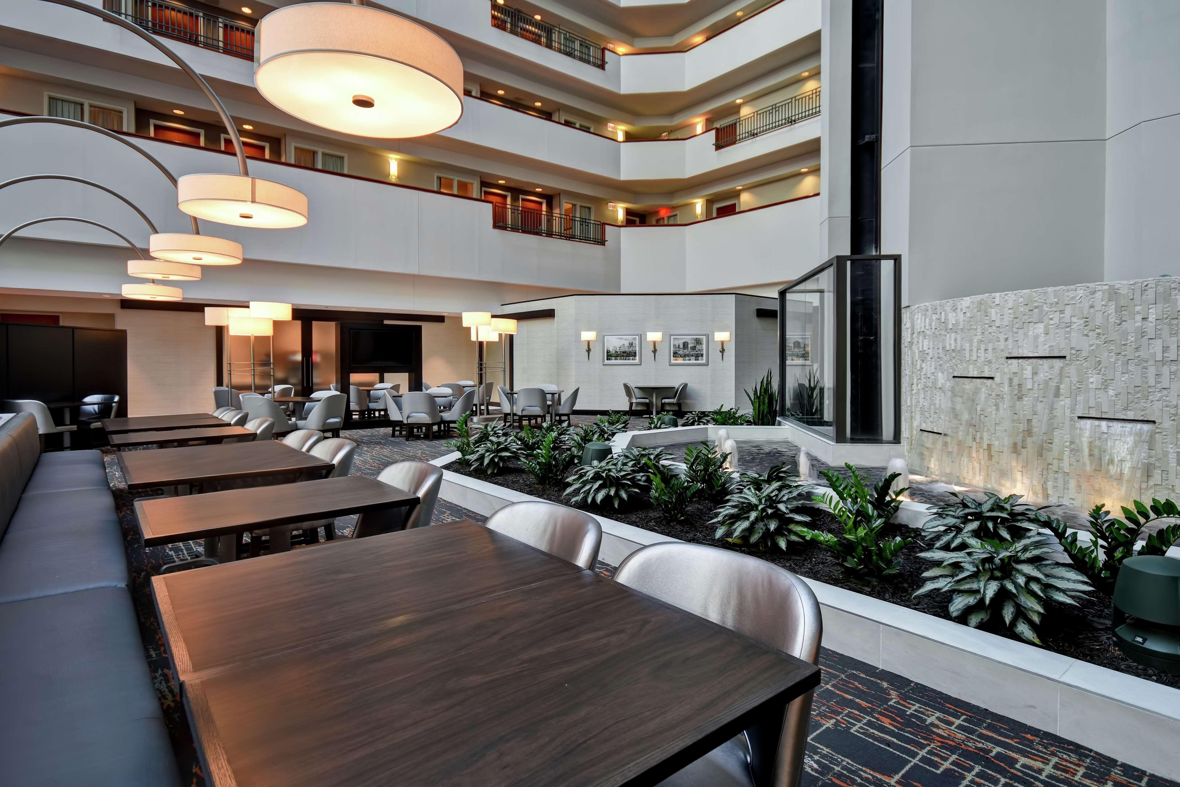 Embassy Suites Little Rock Buitenkant foto