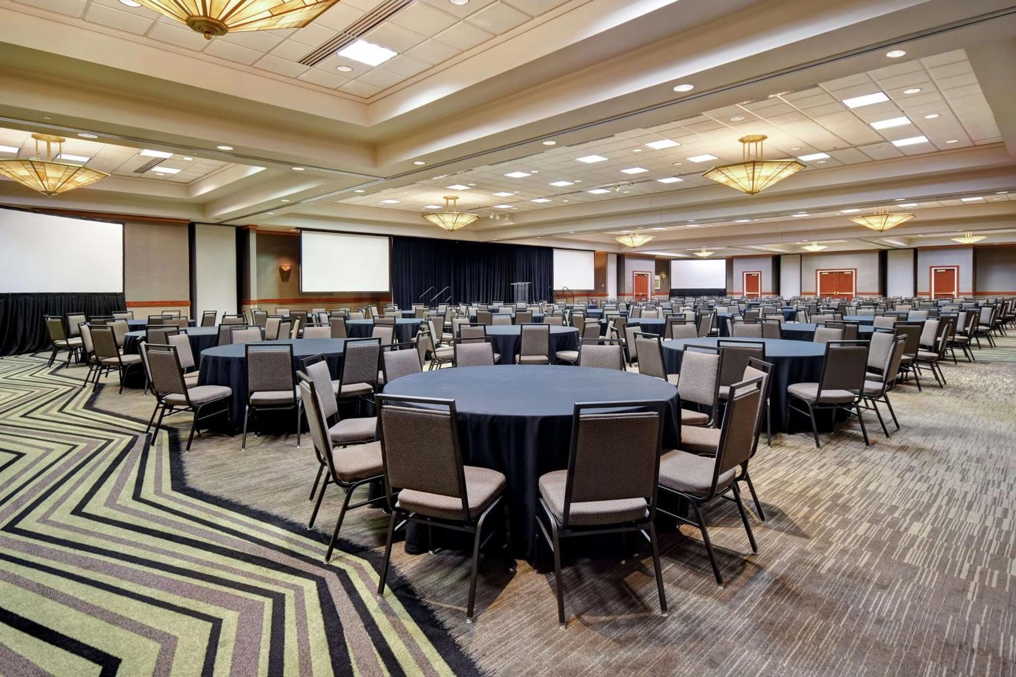 Embassy Suites Little Rock Buitenkant foto