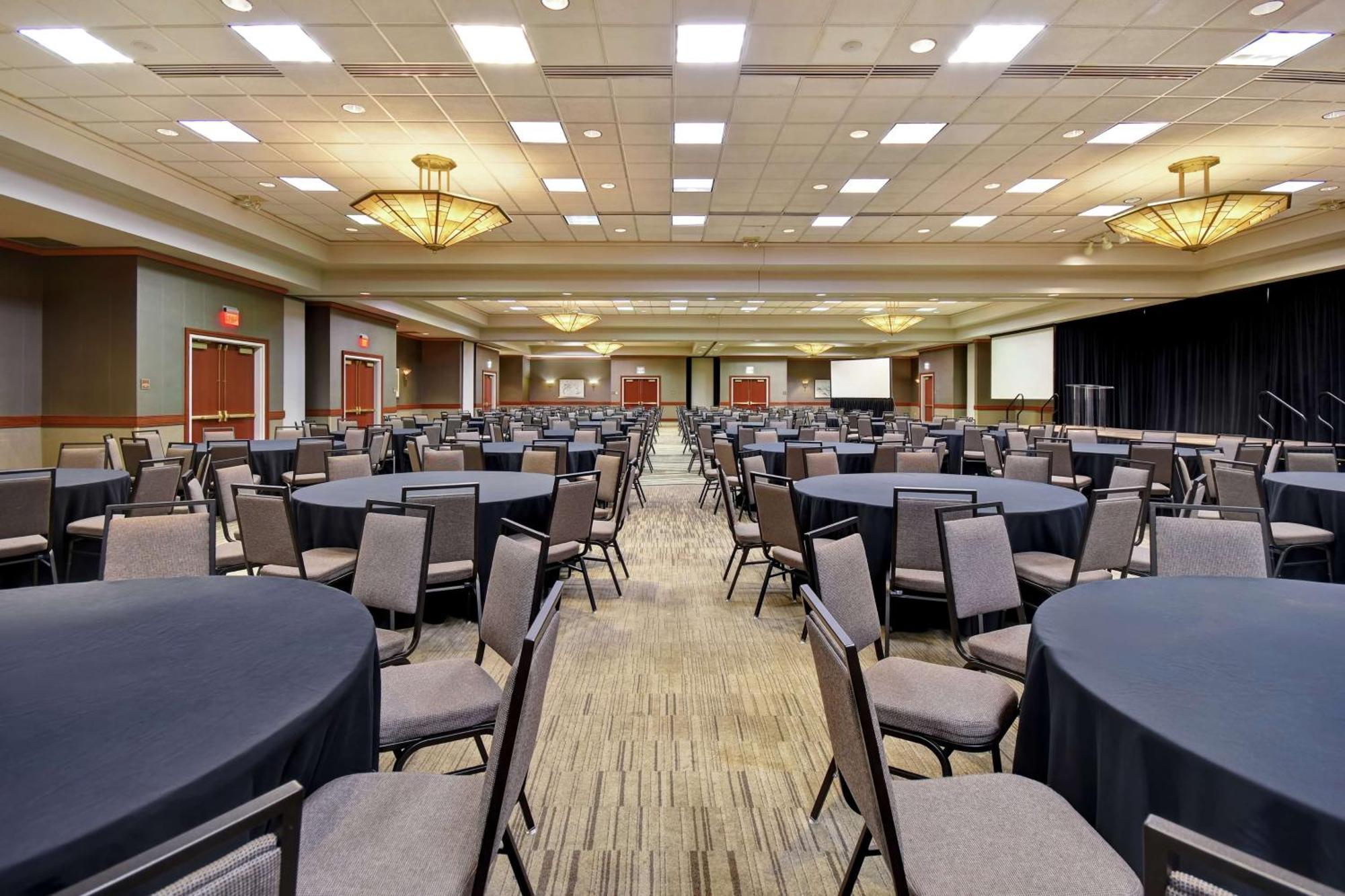 Embassy Suites Little Rock Buitenkant foto